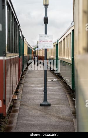 Locomotives à vapeur du chemin de fer de la Baie de somme à la gare de Noyelles Banque D'Images