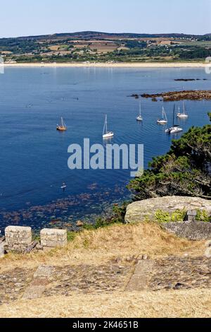 Vue de l'autre côté du port et de la chaussée en direction de Marazion depuis le mont St Michael's. Marazion - Cornwall, Angleterre, Royaume-Uni. 14th de 20 août Banque D'Images