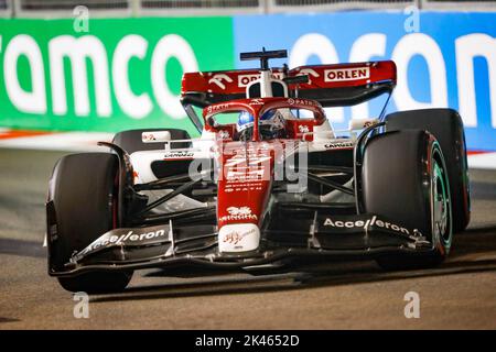 Singapour. 30th septembre 2022. Singapour - 30/09/2022, 77 BOTTAS Valtteri (fin), Alfa Romeo F1 Team ORLEN C42, action pendant la Formule 1 Singapore Airlines Grand Prix de Singapour 2022, 17th tour du Championnat du monde de Formule 1 FIA 2022 de 30 septembre à 02 octobre 2022 sur le circuit de rue Marina Bay, À Singapour - photo: Antonin Vincent / DPPI/DPPI/LiveMedia crédit: Agence photo indépendante/Alay Live News Banque D'Images