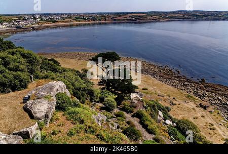 Vue de l'autre côté du port et de la chaussée en direction de Marazion depuis le mont St Michael's. Marazion - Cornwall, Angleterre, Royaume-Uni. 14th de 20 août Banque D'Images