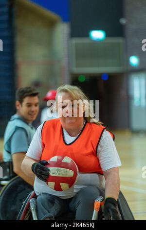 Brentwood, Royaume-Uni. 30th septembre 2022. Brentwood Essex 30th septembre 2022 la Journée de rugby et de cricket en fauteuil roulant de l'Association des sans-hommes (parrainée par BBK), qui s'est tenue au Brentwood Centre, Brentwood Essex, a donné aux victimes de la perte d'un membre l'occasion d'essayer le rugby en fauteuil roulant et le cricket en fauteuil roulant ainsi que de rencontrer des personnes ayant des handicaps similaires crédit : Ian Davidson/Alay Live News Banque D'Images