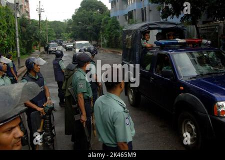 Dhaka, Bangladesh - July16, 2007: L'ancien Premier ministre Sheikh Hasina est emmené en voiture par la police après avoir été arrêté de son domicile au DHA Banque D'Images