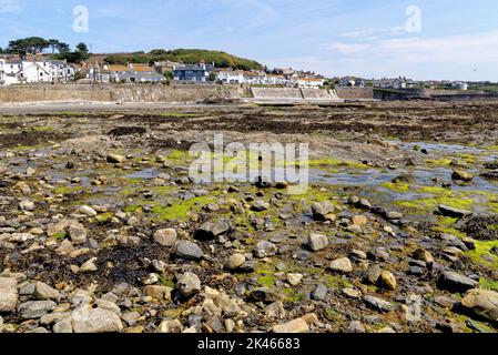 Vue de l'autre côté du port et de la chaussée en direction de Marazion depuis le mont St Michael's. Marazion - Cornwall, Angleterre, Royaume-Uni. 14th de 20 août Banque D'Images