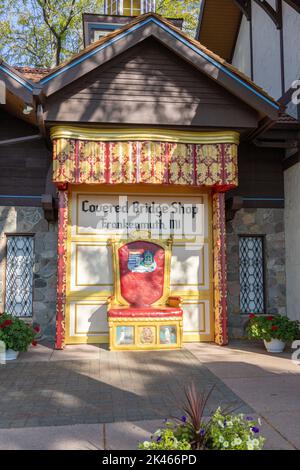 Covered Bridge Shop Throne Seat Un magasin touristique à Frankenmuth Michigan, vendant des souvenirs toristes avec Un thème allemand Banque D'Images