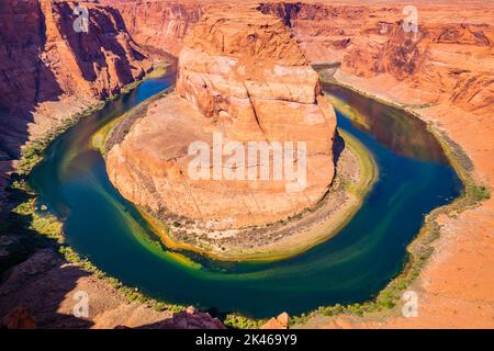 Horseshoe Bend au-dessus du fleuve Colorado émeraude au coucher du soleil, page, Arizona, États-Unis Banque D'Images