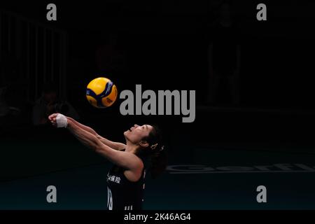 Arnhem, pays-Bas. 30th septembre 2022. Wang Mengjie, de Chine, passe le ballon lors du match de phase 1 Pool D entre la Chine et la République tchèque au Championnat du monde des femmes de volley-ball 2022 à Arnhem, aux pays-Bas, le 30 septembre 2022. Credit: Meng Dingbo/Xinhua/Alay Live News Banque D'Images