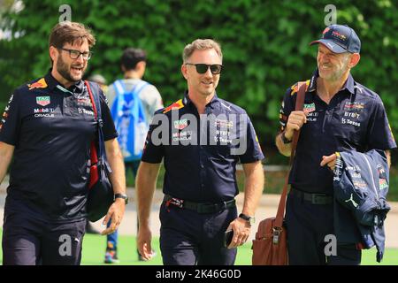 30 septembre 2022 ; Marina Bay, Singapour, Singapour Grand Prix de Formule 1 de la FIA: Journée de pratique libre: Directeur de l'équipe de course Oracle Red Bull, Christian Horner et directeur de la technologie, Adrian Newey Banque D'Images