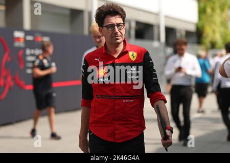 30 septembre 2022 ; Marina Bay, Singapour, Singapour Grand Prix de Formule 1 de la FIA: Journée libre d'entraînement: Scuderia Ferrari Chef de l'équipe, Mattia Binotto Banque D'Images