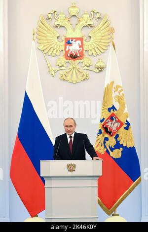 Allocution de Vladimir Poutine lors de la cérémonie de signature des traités relatifs à l'adhésion de la République populaire de Donetsk, de la République populaire de Lugansk, de la région de Zaporozhye et de la région de Kherson à la Fédération de Russie. Photo: Bureau présidentiel de Russie Banque D'Images