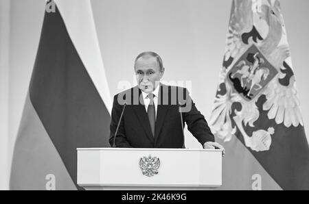 Allocution de Vladimir Poutine lors de la cérémonie de signature des traités relatifs à l'adhésion de la République populaire de Donetsk, de la République populaire de Lugansk, de la région de Zaporozhye et de la région de Kherson à la Fédération de Russie. Photo: Bureau présidentiel de Russie Banque D'Images