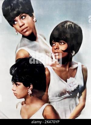 LES SUPRÊMES photo promotionnelle du trio vocal américain vers 1965 avec de haut: Florence Ballard , Diana Ross et Mary Wilson Banque D'Images