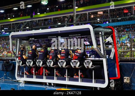 Singapour. 30th septembre 2022. Red Bull Racing, ambiance Pitwall pendant la Formule 1 Singapore Airlines Grand Prix de Singapour 2022, 17th tour du Championnat du monde de Formule 1 FIA 2022 de 30 septembre à 02 octobre 2022 sur le circuit de rue Marina Bay, à Singapour - photo Florent Gooden / DPPI crédit: DPPI Media/Alamy Live News Banque D'Images