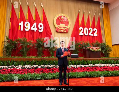 Pékin, Chine. 30th septembre 2022. Le vice-premier ministre chinois Han Zheng, également membre du Comité permanent du Bureau politique du Comité central du Parti communiste de Chine, Préside une réception organisée par le Conseil d'Etat pour célébrer le 73rd anniversaire de la fondation de la République populaire de Chine au Grand Hall du peuple de Beijing, capitale de la Chine, le 30 septembre 2022. Credit: Huang Jingwen/Xinhua/Alay Live News Banque D'Images