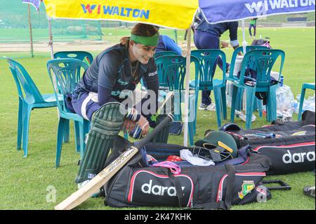 Sylhet, Bangladesh. 29th septembre 2022. Bangladesh femmes Cricket batting tous les Rounder main droite Jahanara Alam pendant la séance d'entraînement au stade international de cricket de Sylhet Ground - 2. Le Bangladesh sera confronté à la Thaïlande le jour de l'innagation du tournoi. Sur 29 septembre 2022 à Sylhet, Bangladesh. (Credit image: © MD Rafayat Haque Khan Eyepix G/eyepix via ZUMA Press Wire) Banque D'Images