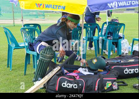 Sylhet, Bangladesh. 29th septembre 2022. Bangladesh femmes Cricket batting tous les Rounder main droite Jahanara Alam pendant la séance d'entraînement au stade international de cricket de Sylhet Ground - 2. Le Bangladesh sera confronté à la Thaïlande le jour de l'innagation du tournoi. Sur 29 septembre 2022 à Sylhet, Bangladesh. (Credit image: © MD Rafayat Haque Khan Eyepix G/eyepix via ZUMA Press Wire) Banque D'Images