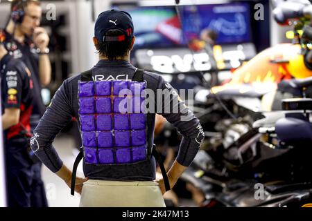 Singapour. 30th septembre 2022. PEREZ Sergio (mex), Red Bull Racing RB18, portrait du Grand Prix de Singapour de Formule 1 Singapore Airlines 2022, 17th tour du Championnat du monde de Formule 1 2022 de la FIA de 30 septembre à 02 octobre 2022 sur le circuit de rue de Marina Bay, à Singapour - photo : DPPI/DPPI/LiveMedia crédit : Agence photo indépendante/Alamy Live News Banque D'Images