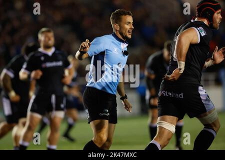 Newcastle, Royaume-Uni. 10th septembre 2022. Luke Pearce (arbitre) lors du match Gallagher Premiership entre Newcastle Falcons et Bristol à Kingston Park, Newcastle, le vendredi 30th septembre 2022. (Credit: Chris Lishman | MI News) Credit: MI News & Sport /Alay Live News Banque D'Images