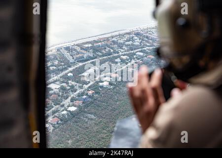 Fort Myers, États-Unis. 29th septembre 2022. Vues aériennes des quartiers endommagés par l'ouragan de catégorie 4 Ian, qui a traqué la côte ouest de la Floride, 29 septembre 2022, à fort Myers, en Floride. Crédit: Ozzy Trevino/CBP photo/Alay Live News Banque D'Images