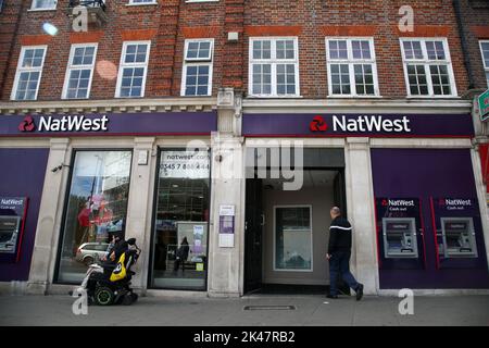 Londres, Royaume-Uni. 27th septembre 2022. Vue extérieure sur NatWest Bank. (Photo de Dinendra Haria/SOPA Images/Sipa USA) crédit: SIPA USA/Alay Live News Banque D'Images