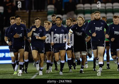 Newcastle, Royaume-Uni. 10th septembre 2022. Les joueurs de Falcons commencent leur échauffement pour le match de la première Gallagher entre Newcastle Falcons et Bristol à Kingston Park, Newcastle, le vendredi 30th septembre 2022. (Credit: Chris Lishman | MI News) Credit: MI News & Sport /Alay Live News Banque D'Images