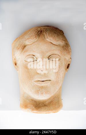 Dirigez la statue de la personne grecque inconnue sur fond blanc, en Italie Banque D'Images
