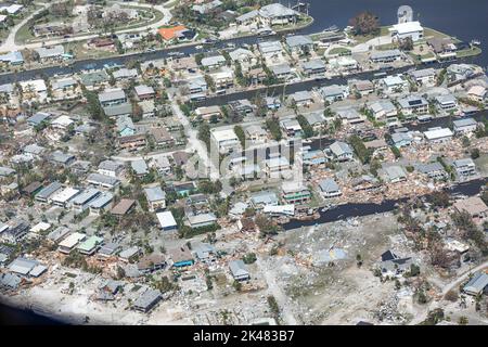 Une équipe d'opérations aériennes et maritimes UH-60 a effectué un vol le long de la côte de Floride pour évaluer les dommages après que l'ouragan Ian ait frappé 29 septembre 2022. Photo par Ozzy Trevino Banque D'Images