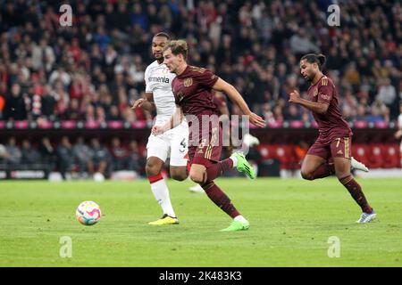 MUNICH, Allemagne. , . #8, Leon GORETZKA, #4 Jonathan TAH, lors du match de football Bundesliga entre le FC Bayern Muenchen et Bayer 04 Leverkusen à l'Allianz Arena de Munich sur 30. Septembre 2022, Allemagne. DFL, Fussball, 4:0 (photo et copyright @ ATP images/Arthur THILL (THILL Arthur/ATP/SPP) crédit: SPP Sport Press photo. /Alamy Live News Banque D'Images