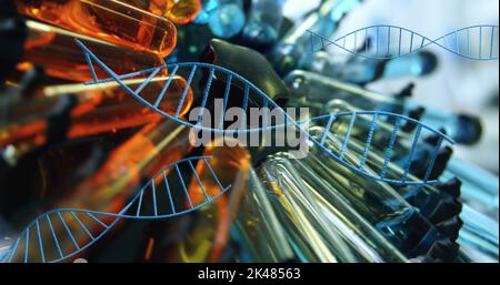 Plusieurs structures d'adn qui tournent contre plusieurs tubes à essai dans une centrifugeuse tournant en laboratoire. Recherche médicale et concept de technologie scientifique Banque D'Images