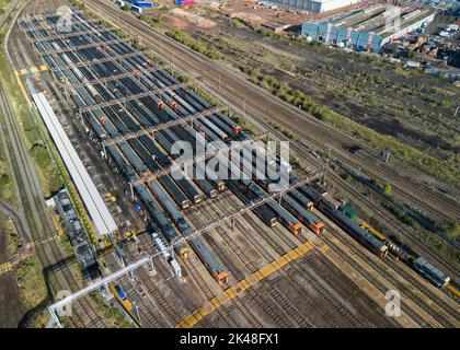 Tyseley, Birmingham, Royaume-Uni. 1 octobre 2022 - des trains de chemin de fer des West Midlands inutilisés et garés au dépôt d'entretien des trains de Tyseley à Birmingham pendant que les travailleurs ferroviaires participent à la poursuite des actions de grève. Photo par crédit : Scott cm/Alay Live News Banque D'Images