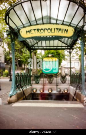 Vieillissement, ère numérique, qualité supérieure, accrocheur, se démarquer, Image haute résolution de l'édicule d'Abbesses (Paris Métro), Banque D'Images