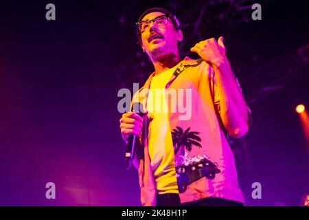 Le rappeur italien et chanteur-compositeur Guglielmo Bruno, connu professionnellement sous le nom de Willie Peyote, se produit en direct sur scène au Live Club, Trezzo Sull'Adda. (Photo de Mairo Cinquetti/SOPA Images/Sipa USA) crédit: SIPA USA/Alay Live News Banque D'Images