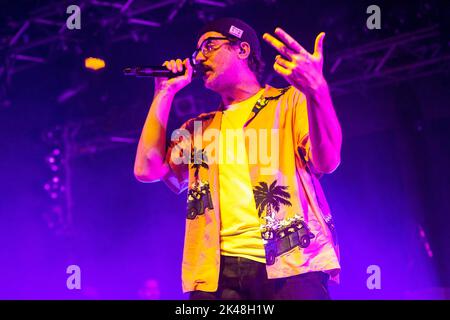 Le rappeur italien et chanteur-compositeur Guglielmo Bruno, connu professionnellement sous le nom de Willie Peyote, se produit en direct sur scène au Live Club, Trezzo Sull'Adda. (Photo de Mairo Cinquetti/SOPA Images/Sipa USA) crédit: SIPA USA/Alay Live News Banque D'Images