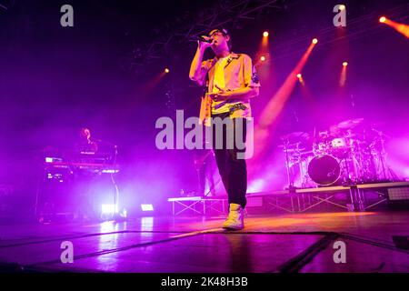 Le rappeur italien et chanteur-compositeur Guglielmo Bruno, connu professionnellement sous le nom de Willie Peyote, se produit en direct sur scène au Live Club, Trezzo Sull'Adda. (Photo de Mairo Cinquetti/SOPA Images/Sipa USA) crédit: SIPA USA/Alay Live News Banque D'Images