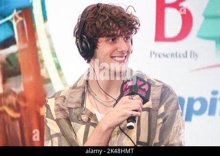 East Rutherford, États-Unis. 30th septembre 2022. EAST RUTHERFORD, BERGEN COUNTY, NEW JERSEY, États-Unis - SEPTEMBRE 30 : l'artiste musical américain JVKE (Jake Lawson) se produit sur scène lors de l'événement de lancement iHeartRadio Z100 Jingle ball 2022 présenté par Capital One à American Dream on 30 septembre 2022 à East Rutherford, comté de Bergen, New Jersey, États-Unis. (Photo de Jordan Hinton/image Press Agency) Credit: Image Press Agency/Alay Live News Banque D'Images