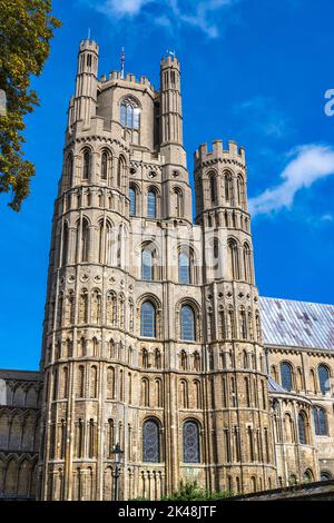 Tour ouest de la cathédrale d'Ely à Ely, Cambridgeshire, Angleterre, Royaume-Uni Banque D'Images