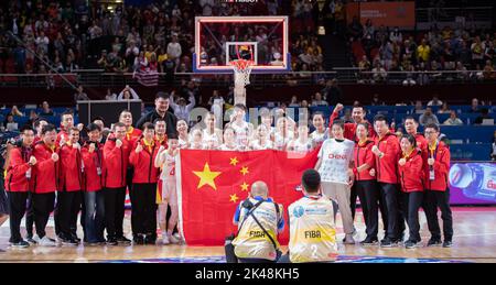 Sydney, Australie. 1st octobre 2022. Les membres de l'équipe Chine célèbrent avant la cérémonie de remise de la coupe du monde de basket-ball 2022 de la FIBA pour femmes à Sydney, en Australie, le 1 octobre 2022. Credit: Hu Jingchen/Xinhua/Alay Live News Banque D'Images