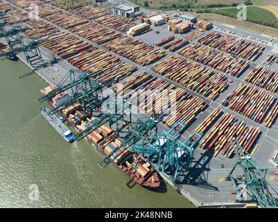 Antwerpen, 9th août 2022, Belgique. Le port d'Anvers le plus grand port maritime de Belgique le deuxième plus grand port d'Europe après Rotterdam. Industriel Banque D'Images