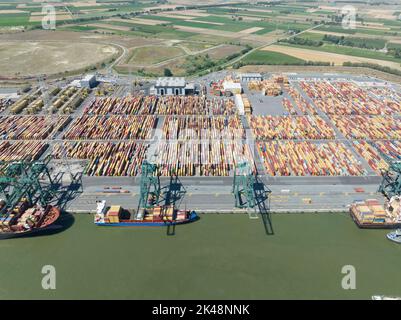 Antwerpen, 9th août 2022, Belgique. Le port d'Anvers le plus grand port maritime de Belgique le deuxième plus grand port d'Europe après Rotterdam. Industriel Banque D'Images