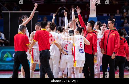 Sydney, Australie. 1st octobre 2022. Team China fête après la finale contre les États-Unis lors de la coupe du monde de basket-ball 2022 de la FIBA pour Femme à Sydney, en Australie, le 1 octobre 2022. Credit: Hu Jingchen/Xinhua/Alay Live News Banque D'Images