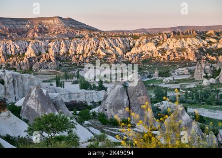 Vue depuis le point de lever du soleil de Göreme sur le paysage de Cappadoce, Anatolie, Turquie Banque D'Images