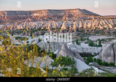 Vue depuis le point de lever du soleil de Göreme sur le paysage de Cappadoce, Anatolie, Turquie Banque D'Images