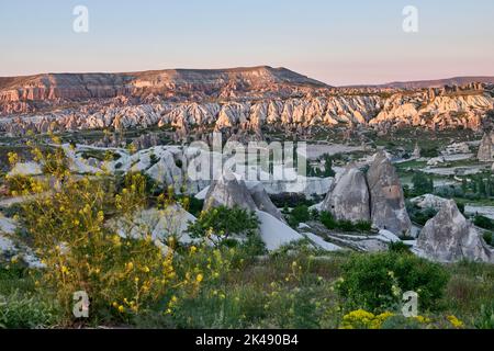 Vue depuis le point de lever du soleil de Göreme sur le paysage de Cappadoce, Anatolie, Turquie Banque D'Images