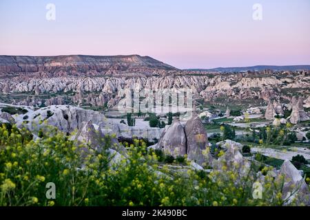 Vue depuis le point de lever du soleil de Göreme sur le paysage de Cappadoce, Anatolie, Turquie Banque D'Images