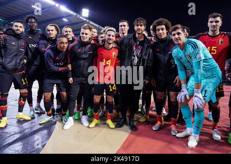 BRUXELLES, BELGIQUE - SEPTEMBRE 22 : Yannick Carrasco de Belgique, Youri Tielemans de Belgique, Dries Mertens de Belgique, Hans Vanaken de Belgique, Oscar et le Loup, Axel Witsel de Belgique, Thibaut courtois de Belgique et Thomas Meunier de Belgique après la Ligue des Nations de l'UEFA Un match du Groupe 4 entre la Belgique et le pays de Galles au Stade Roi Baudouin sur 22 septembre 2022 à Bruxelles, Belgique (photo de Joris Verwijst/Orange Pictures) Banque D'Images