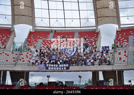 Bari, Italie. 01st octobre 2022. Brescia Calcio Supporters pendant SSC Bari vs Brescia Calcio, match de football italien série B à Bari, Italie, 01 octobre 2022 Credit: Agence de photo indépendante/Alamy Live News Banque D'Images