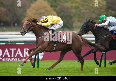 Paris, France. 01st octobre 2022. Sea la Rosa et le jockey Tom Marquand remportent le Groupe 1 Qatar Prix de Royallieu à ParisLongchamp Racecourse pour l'entraîneur William Haggas et les propriétaires Sunderland Holding Inc. Crédit: JTW Equine Images/Alay Live News Banque D'Images