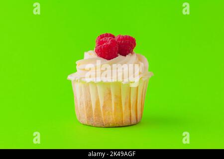 Ensemble de petits gâteaux aux couleurs vives et aux couleurs vives prêts à être mangés Banque D'Images