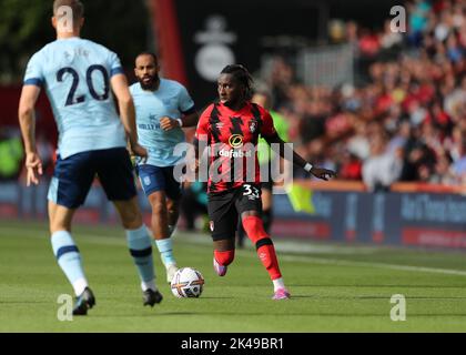 Bournemouth, Royaume-Uni. Dorset, Royaume-Uni. 01st octobre 2022. 1st octobre 2022 ; Stade Vitality, Boscombe, Dorset, Angleterre : football de premier ministre, AFC Bournemouth contre Brentford: Jordan Zemura of Bournemouth Credit: Action plus Sports Images/Alamy Live News Credit: Action plus Sports Images/Alamy Live News Banque D'Images