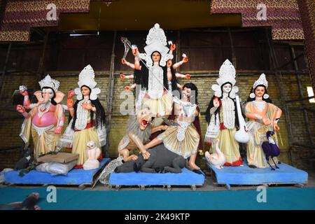 Kanpur, Inde. 01st octobre 2022. En ce jour de Sasthi, le Durga Puja Pandal est en cours de réalisation. (Photo de Biswarup Ganguly/Pacific Press) crédit: Pacific Press Media production Corp./Alay Live News Banque D'Images