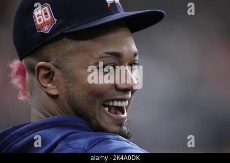 Houston, États-Unis. 08th octobre 2021. Martin Maldonado, le maître d'astrologie de Houston, rit dans le dugout au bas du sixième repas contre les rayons de la baie de Tampa à minute Maid Park à Houston, Texas, vendredi, 30 septembre 2022. Photo de Kevin M. Cox/UPI crédit: UPI/Alay Live News Banque D'Images